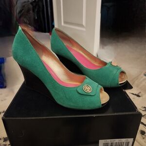 Lilly Pulitzer Green Wedge Shoes with Elegant Design